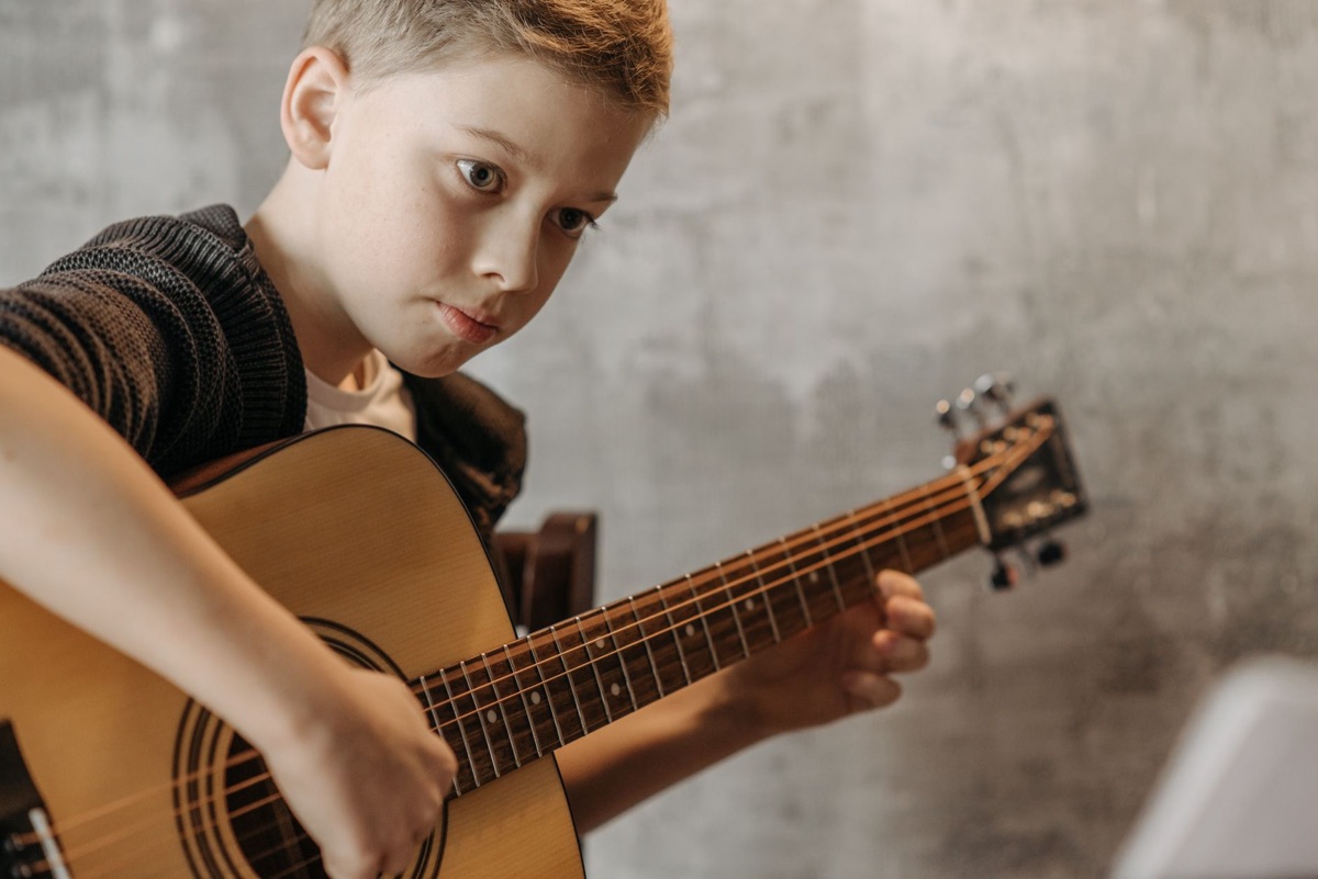 Guitarra de artista emergente