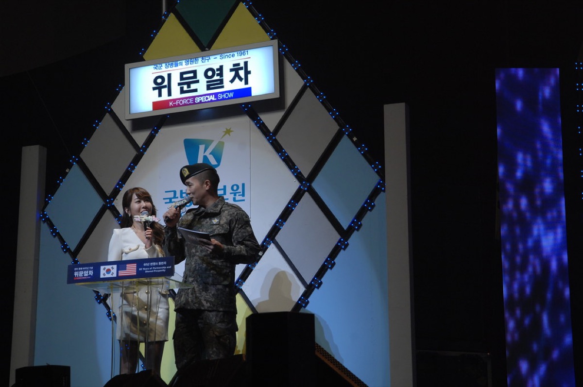 K-POP STAR on stage with crowd