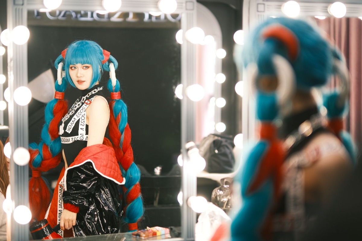 K-POP星的鏡前