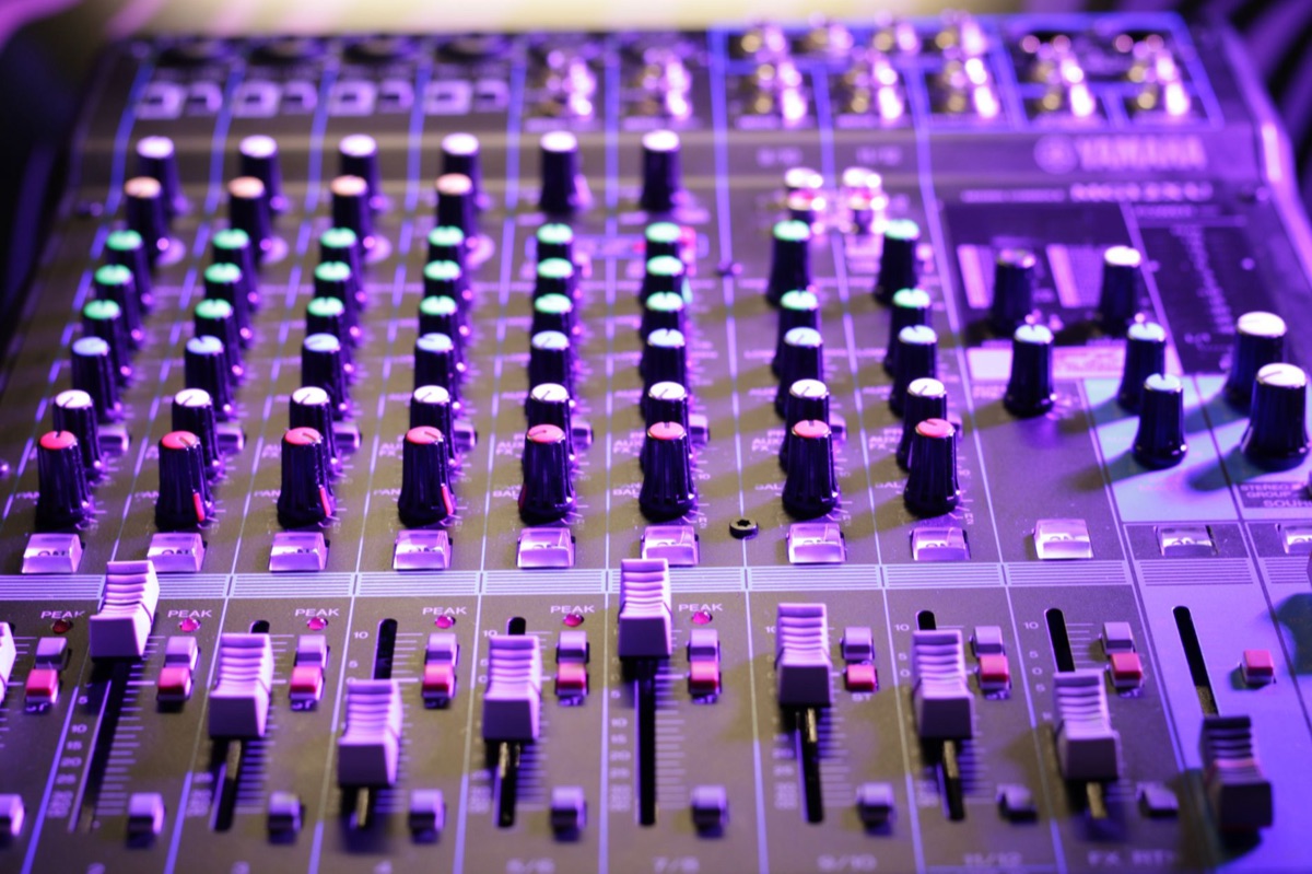 Equipamento de estúdio para análise sonora
