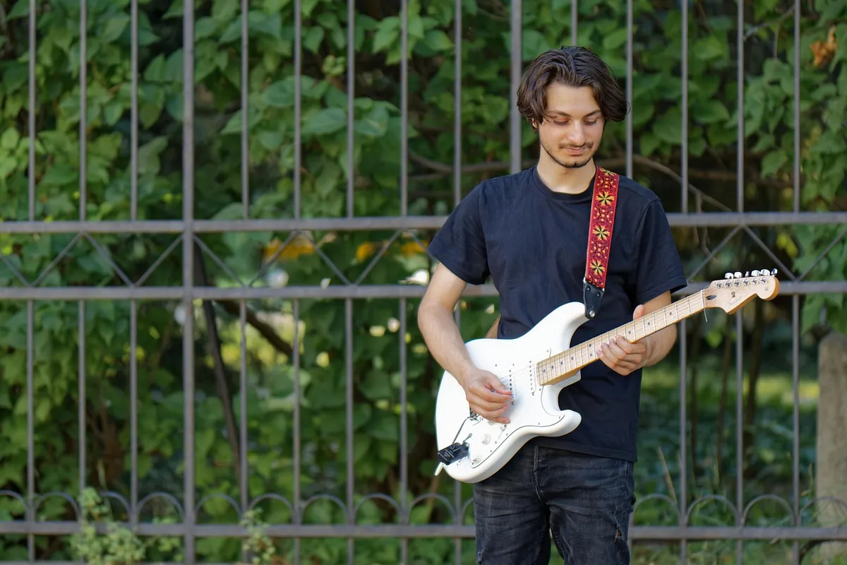 musician, street music, man, person, game, the street, interpreter, urban, busker, attraction, tourism, guitar, electric guitar, talent, artist, street photogra