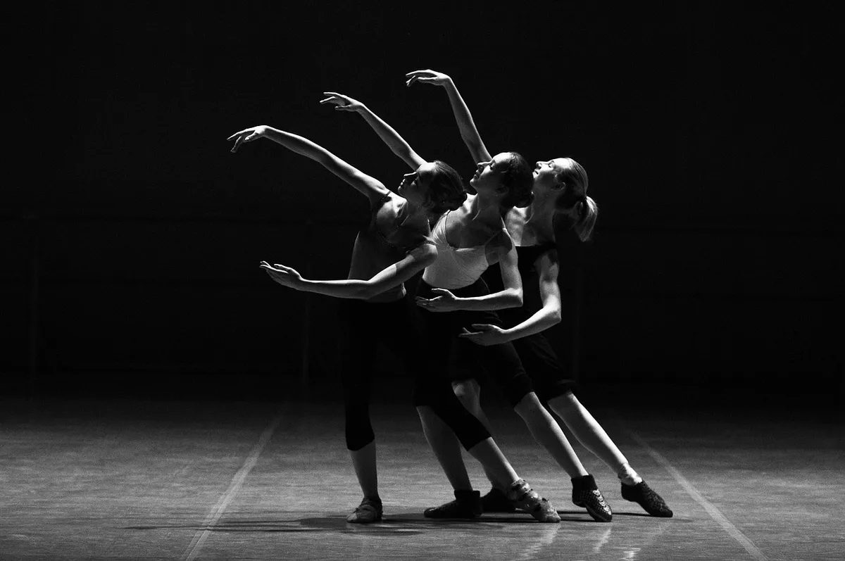 ballerinas, dance, ballet, dancers, dancing, performers, performance, girls, women, stage, scene, show, theater, musical, elegance, elegant, black and white, mo