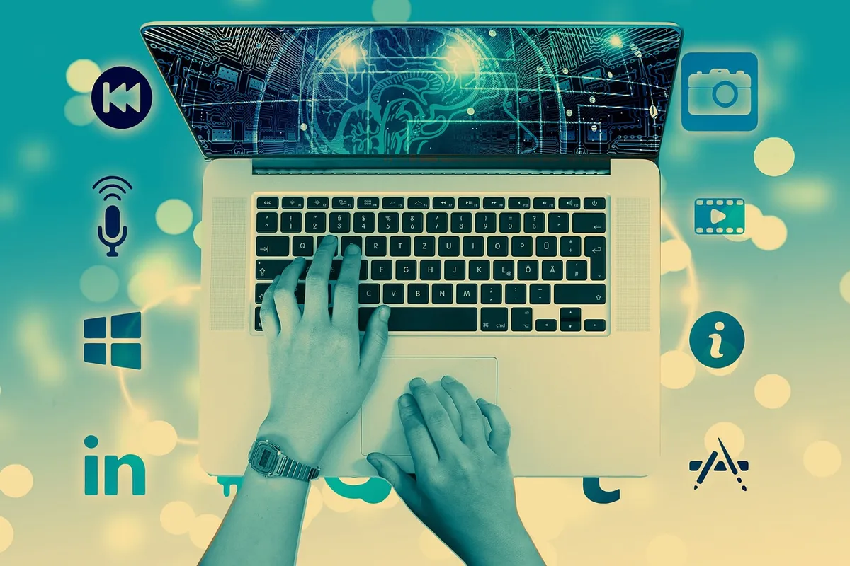 laptop, hands, write, contact, media, system, web, network, connection, connected, with each other, together, relationship, global, globalization, group, commun